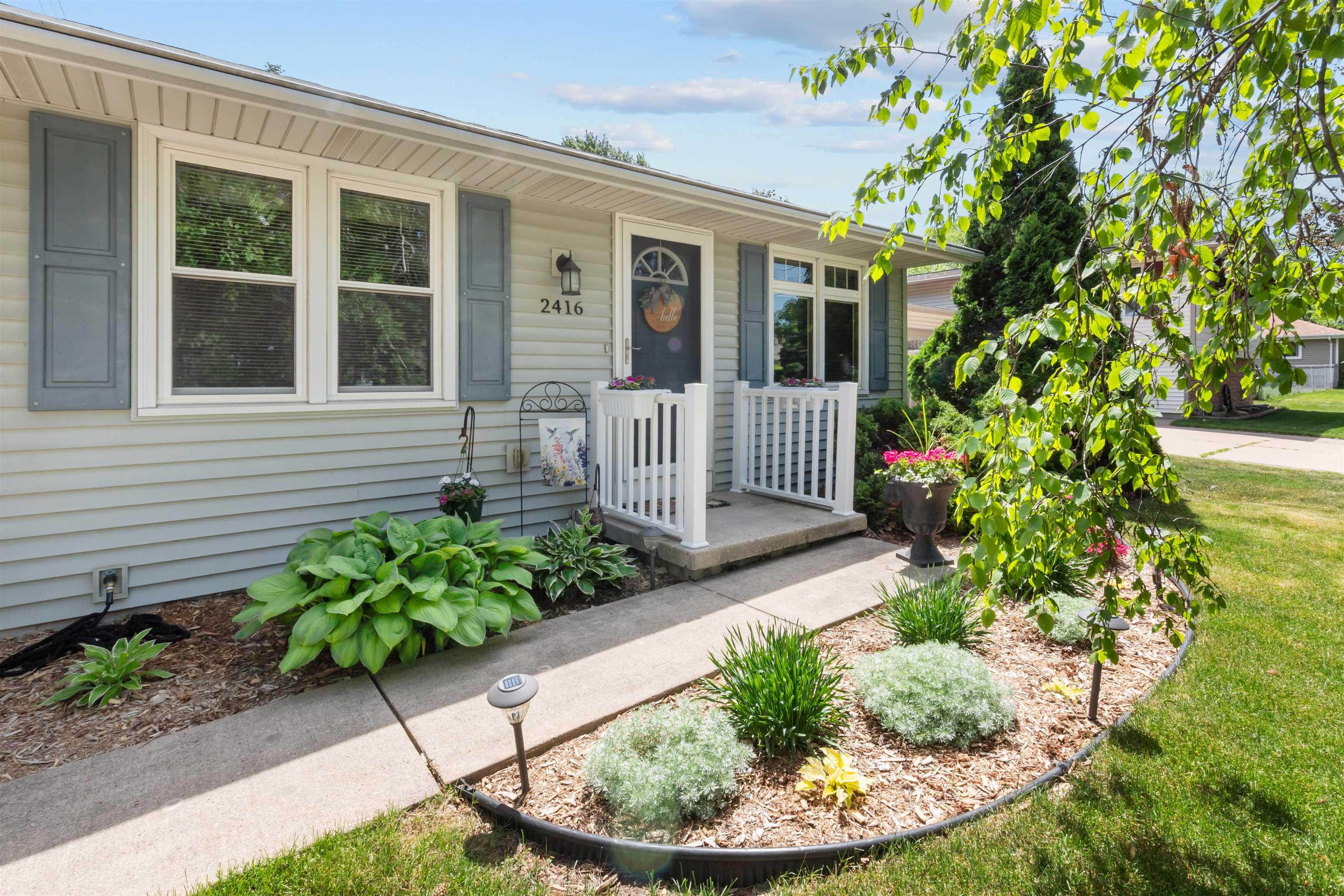 2416 North Elinor Street Appleton, WI 54914 - Photo 3 of 31
