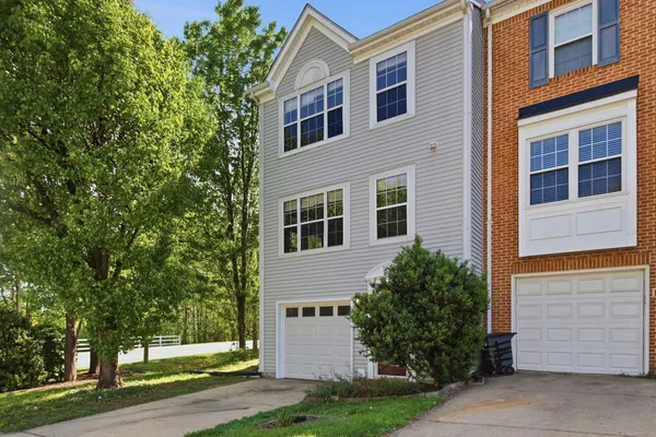 $450,000 | 16701 Capon Tree Lane, Woodbridge, VA 22191