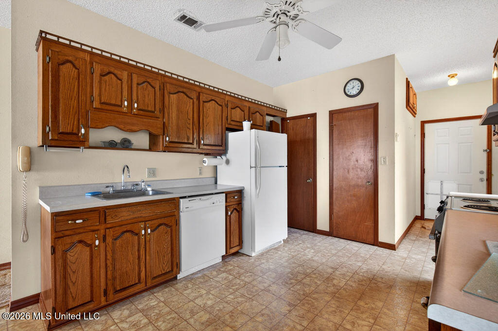 5329 East Belle Fontaine Road Ocean Springs, MS 39564 - Photo 11 of 43 5329EBelleFontaine-15