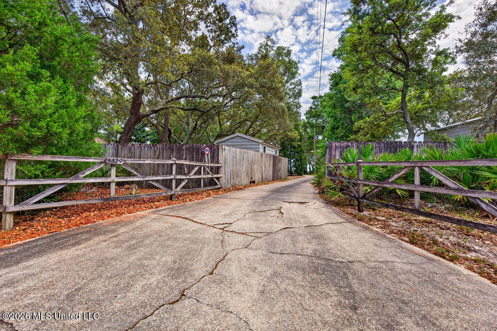 5329 East Belle Fontaine Road Ocean Springs, MS 39564 - Photo 5 of 43 5329EBelleFontaine-8
