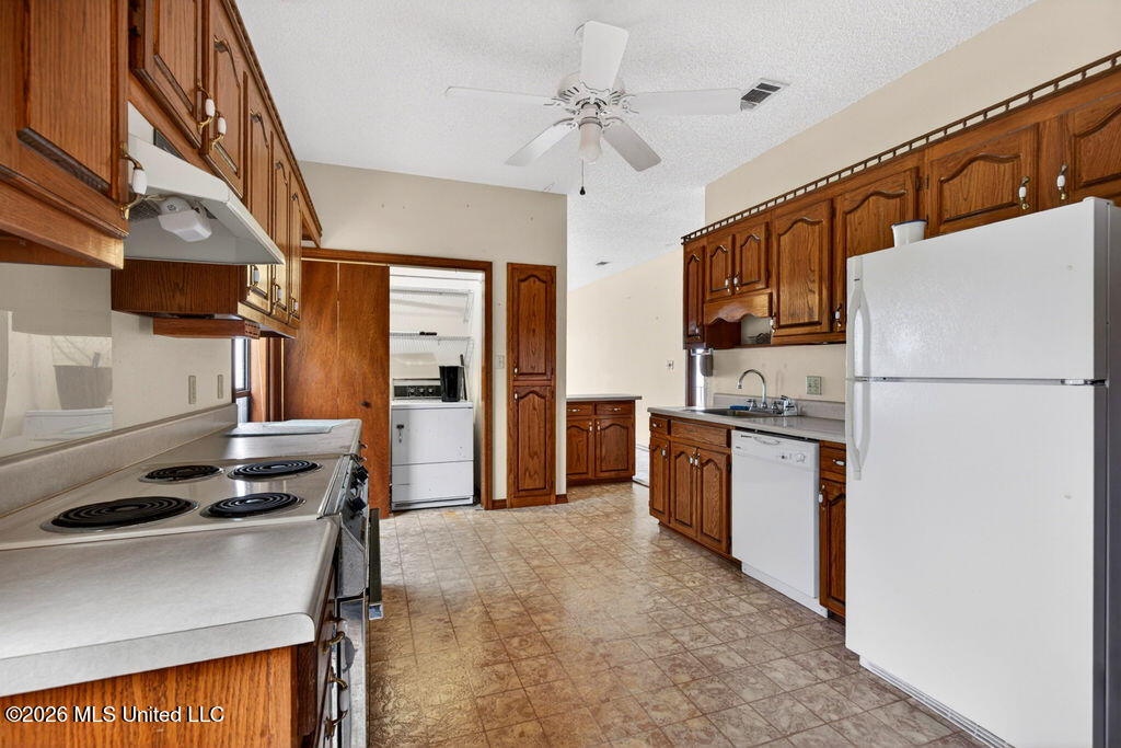 5329 East Belle Fontaine Road Ocean Springs, MS 39564 - Photo 8 of 43 5329EBelleFontaine-12