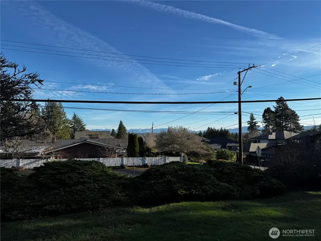 $4,500 | 2105 100th Avenue Northeast, Bellevue, WA 98004
