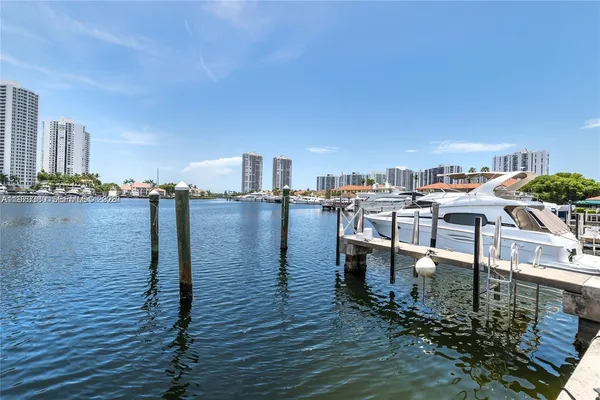 $3,500 | 3559 Magellan Circle, Unit 3232, Aventura, FL 33180