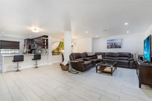 $3,500 | 3559 Magellan Circle, Unit 3232, Aventura, FL 33180