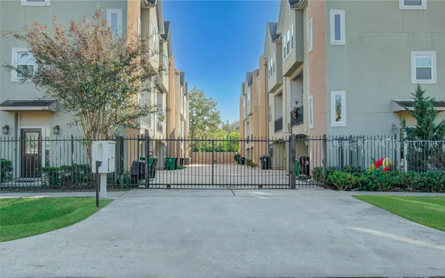 $2,700 | 1138 West 26th Street, Houston, TX 77008