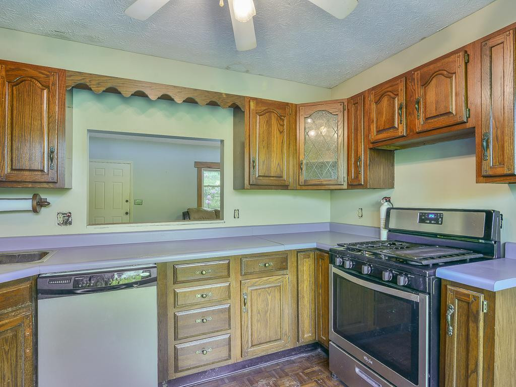 135 Buffalo Ridge Road Unicoi, TN 37692 - Photo 8 of 30 Photo 8