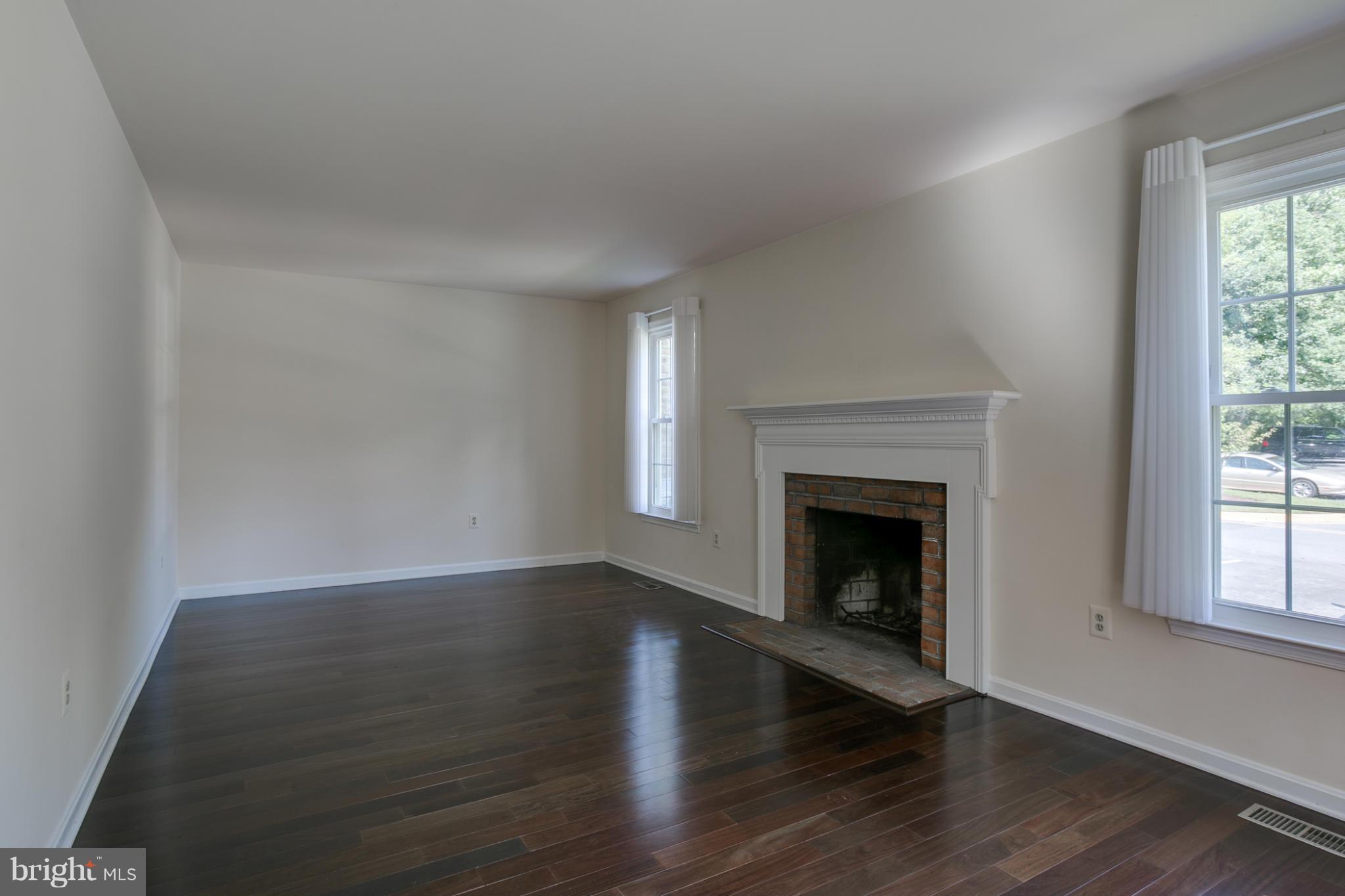1040 Windrush Lane, Unit 35 Sandy Spring, MD 20860 - Photo 5 of 28 Living Room