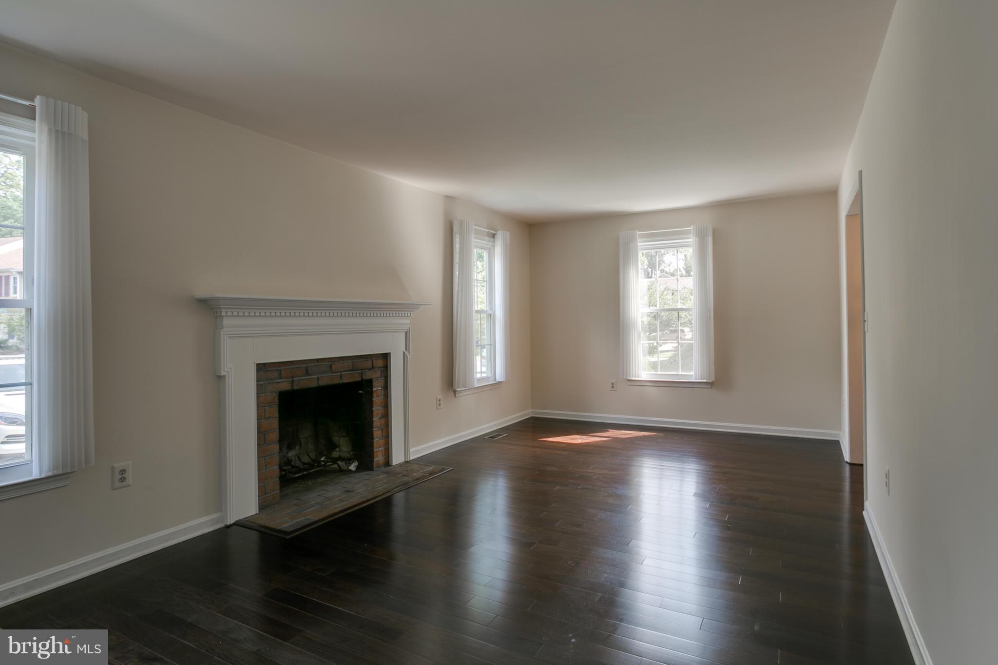 1040 Windrush Lane, Unit 35 Sandy Spring, MD 20860 - Photo 6 of 28 Living Room