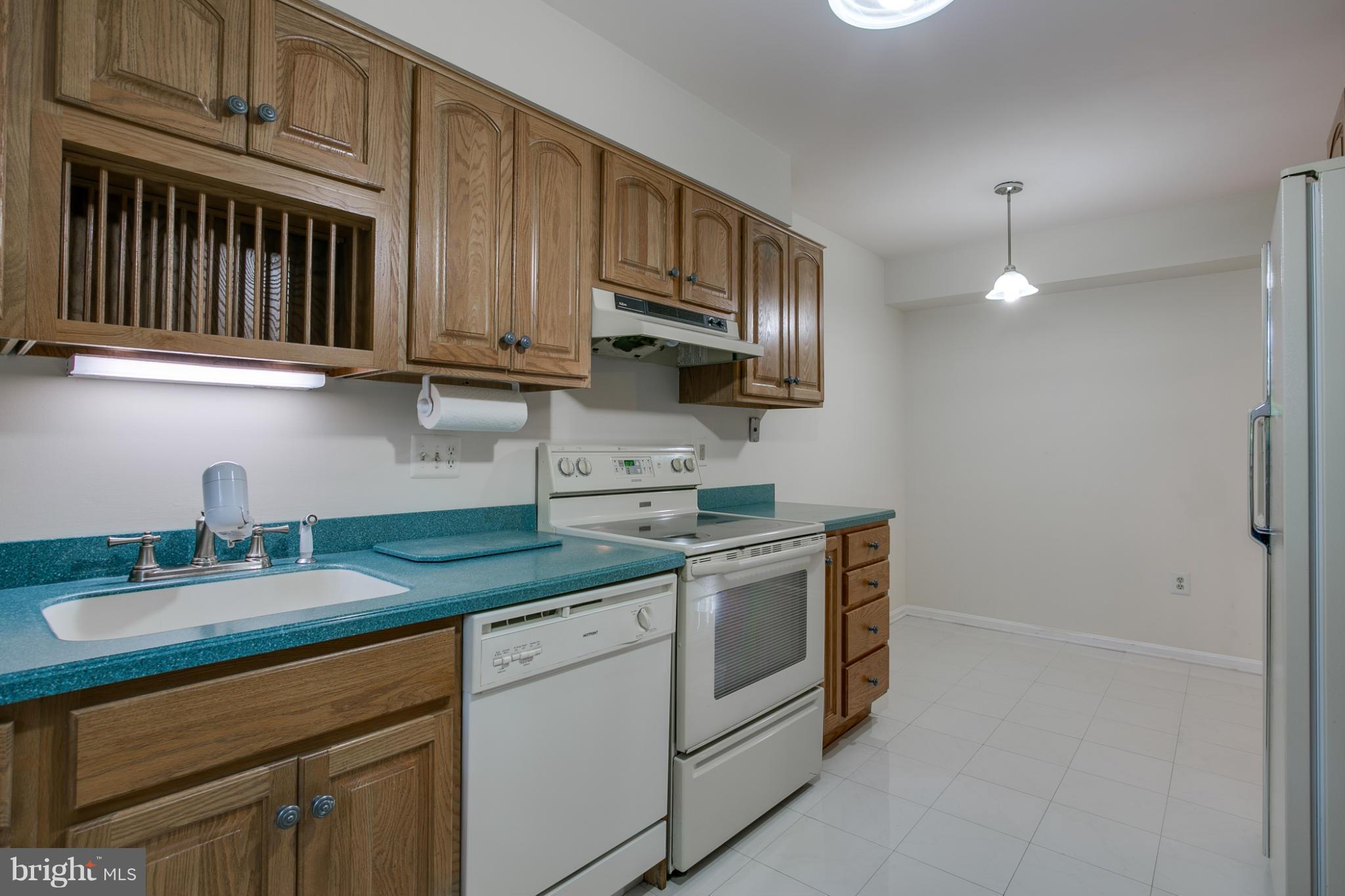 1040 Windrush Lane, Unit 35 Sandy Spring, MD 20860 - Photo 8 of 28 Kitchen
