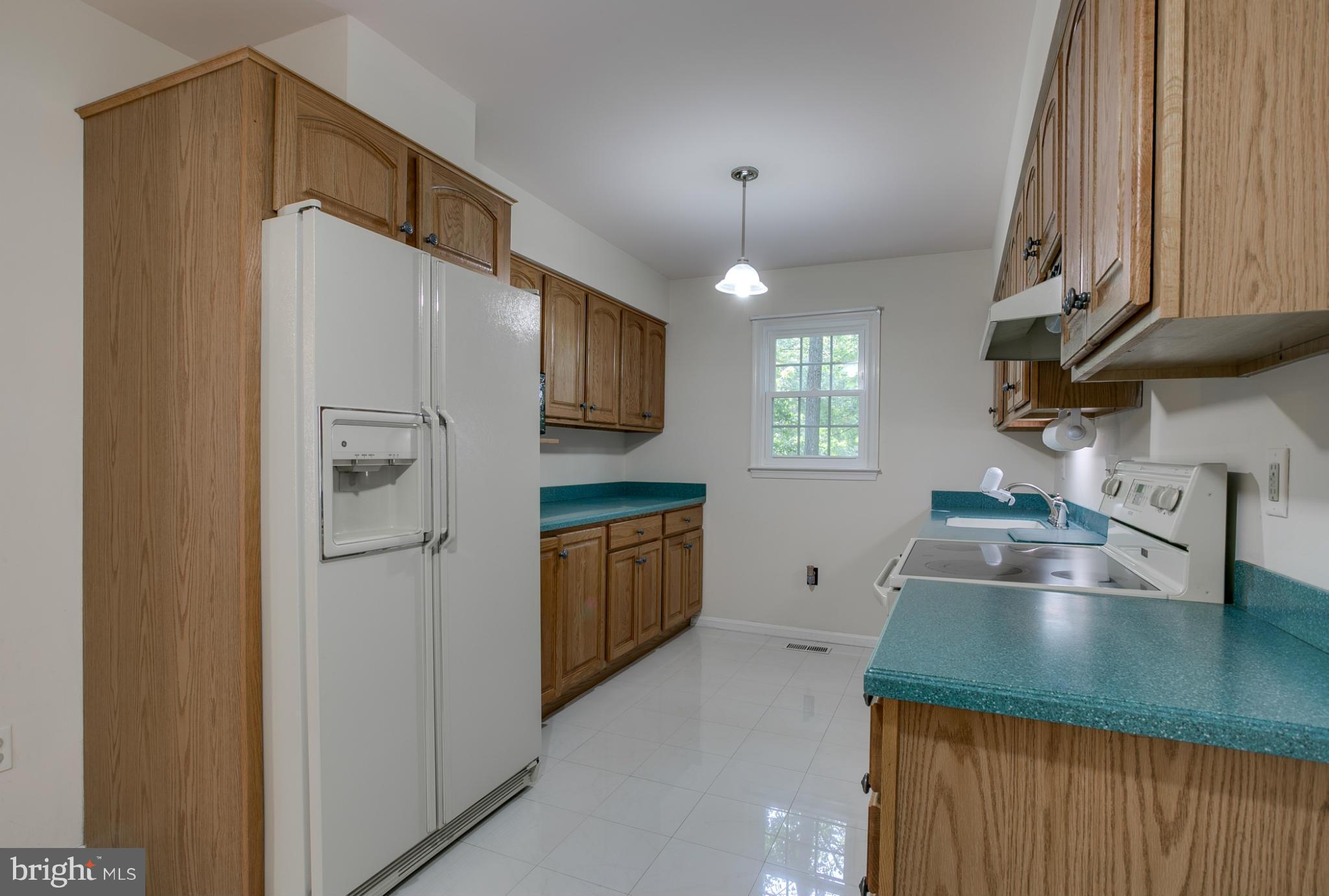 1040 Windrush Lane, Unit 35 Sandy Spring, MD 20860 - Photo 9 of 28 Kitchen