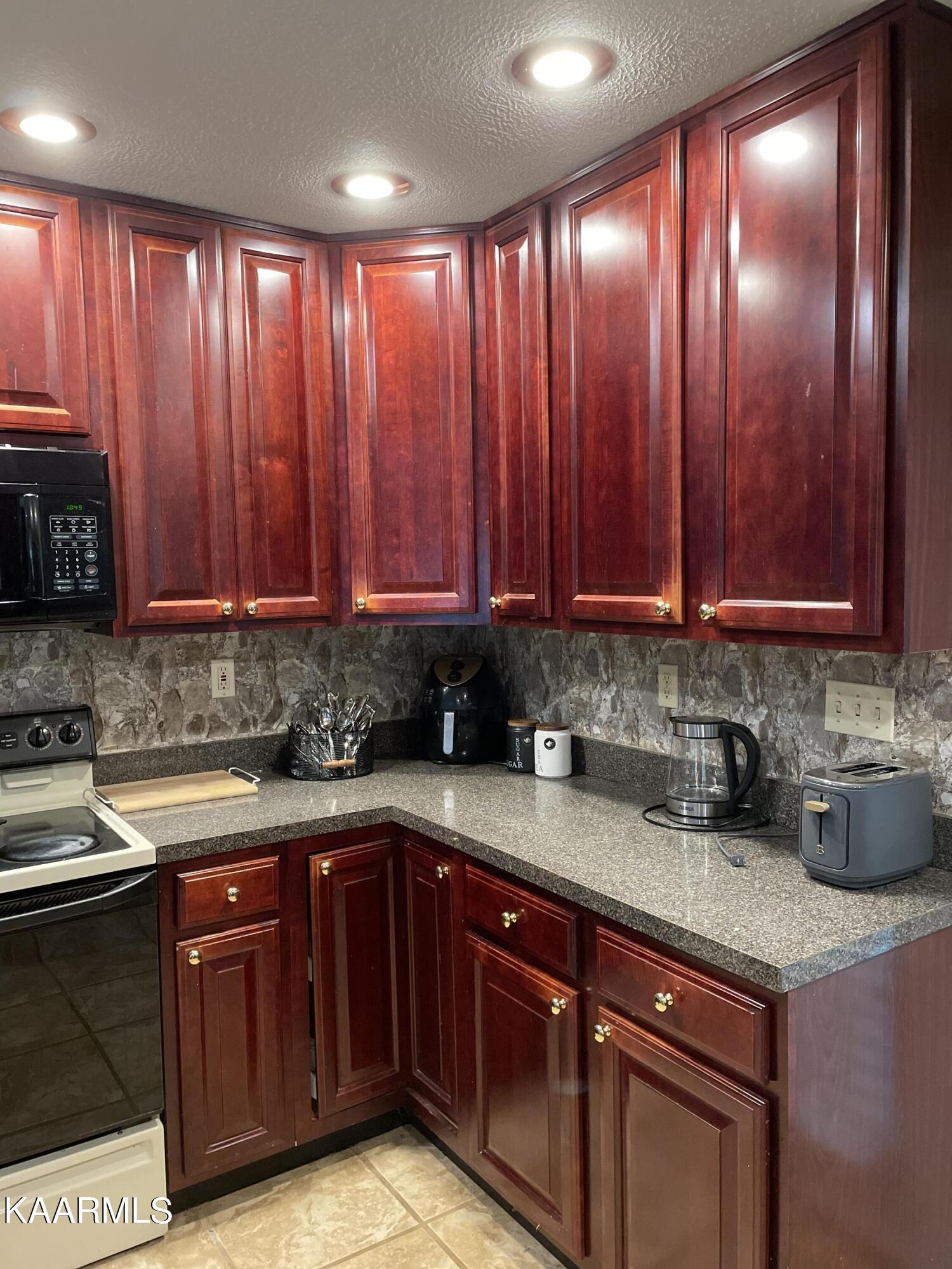 100 Middlebury Road Oak Ridge, TN 37830 - Photo 15 of 51 F08F506C-DDCA-4B66-AE30-D9CD99329F9C