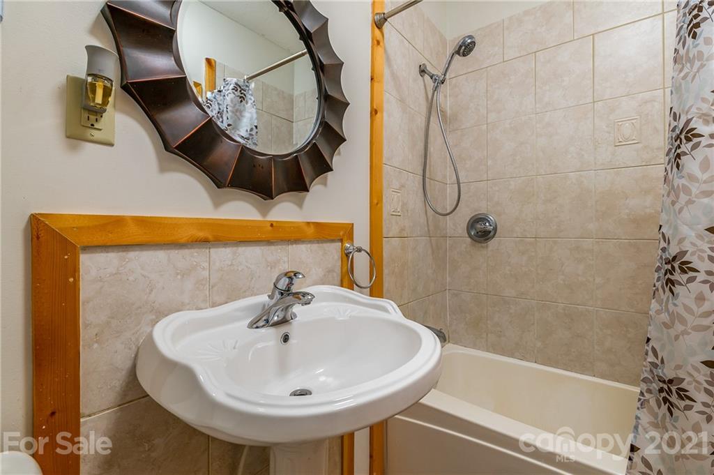 968 Cross Ridge Drive Rutherfordton, NC 28139 - Photo 19 of 39 a bathroom with a sink and mirror with bathtub