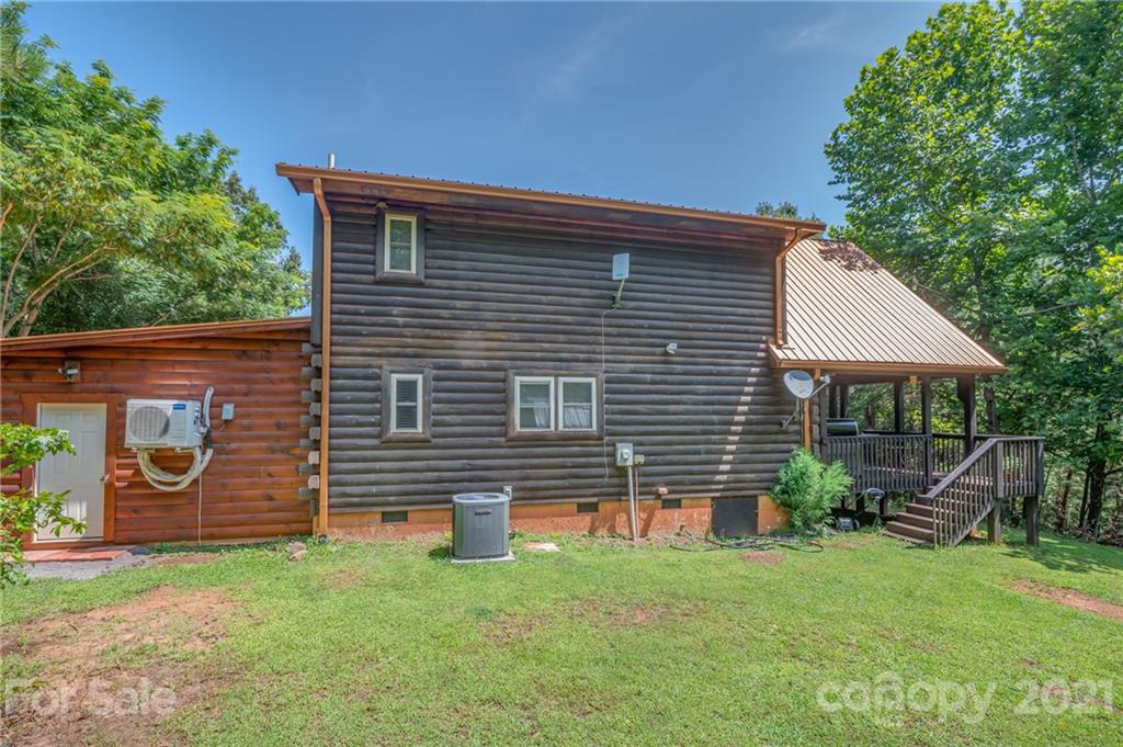 968 Cross Ridge Drive Rutherfordton, NC 28139 - Photo 30 of 39 a front view of a house with garden