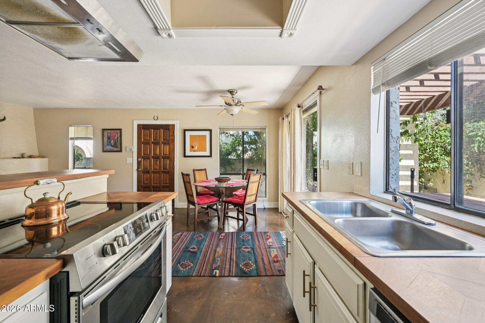 8829 South 48th Street, Unit 1 Phoenix, AZ 85044 - Photo 7 of 33 Kitchen