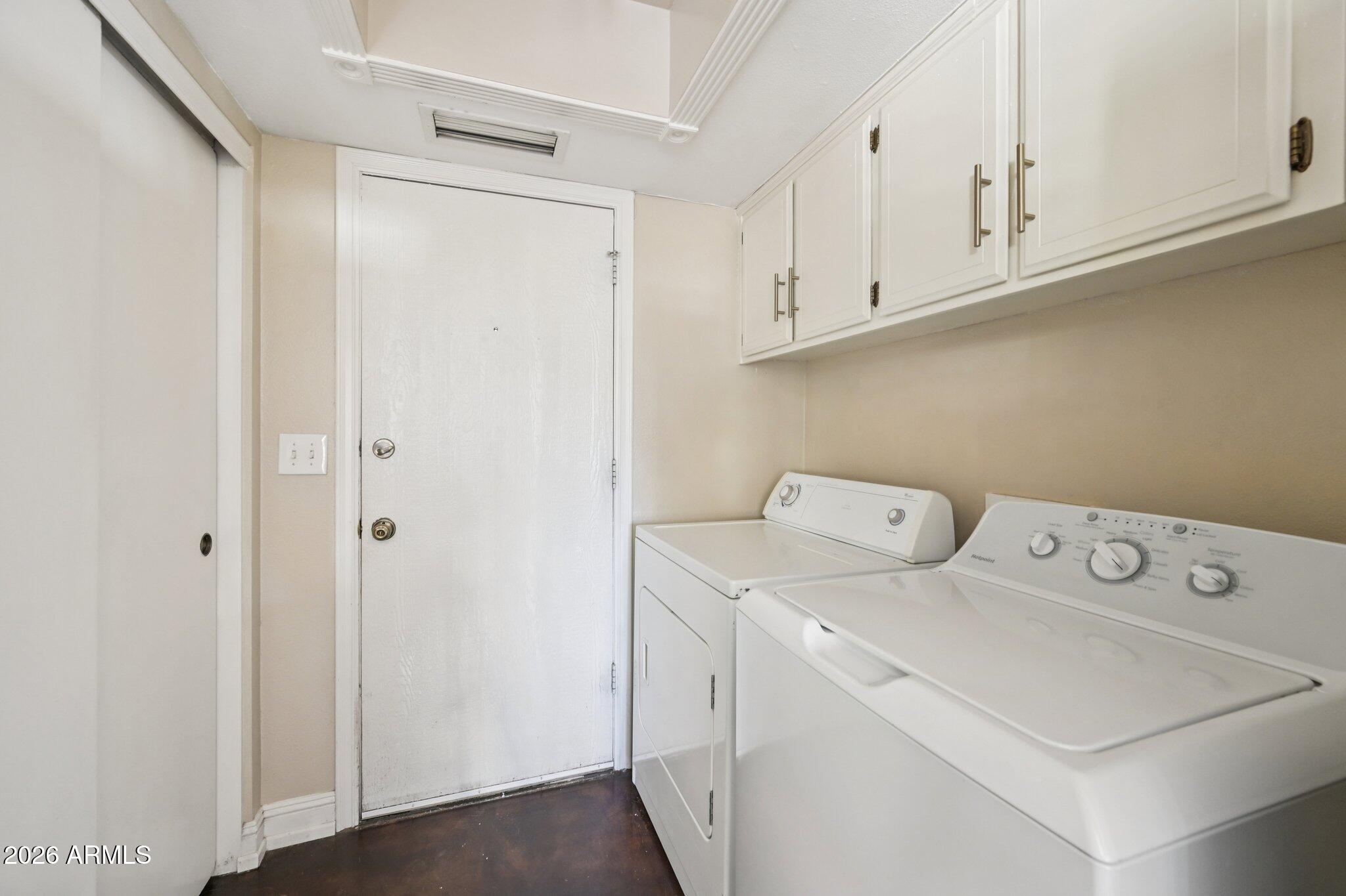 8829 South 48th Street, Unit 1 Phoenix, AZ 85044 - Photo 19 of 33 Laundry