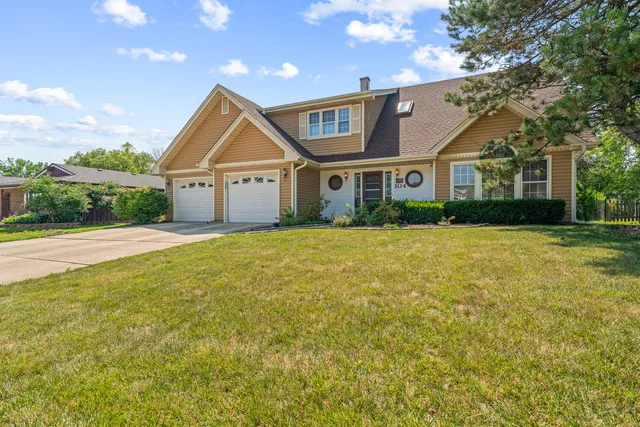 $3,200 | 104 South Knollwood Drive, Schaumburg, IL 60193