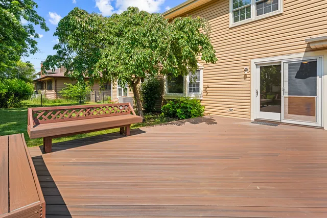 $3,200 | 104 South Knollwood Drive, Schaumburg, IL 60193