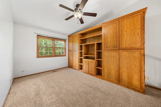 $3,200 | 104 South Knollwood Drive, Schaumburg, IL 60193