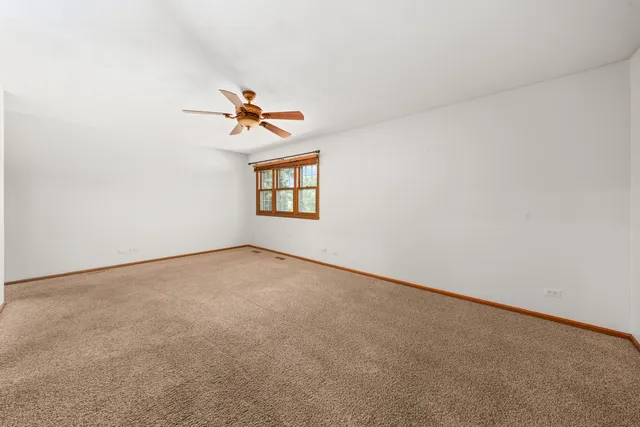 $3,200 | 104 South Knollwood Drive, Schaumburg, IL 60193