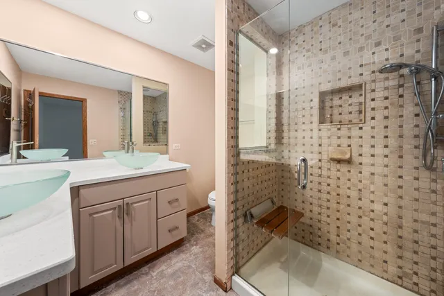 $3,200 | 104 South Knollwood Drive, Schaumburg, IL 60193