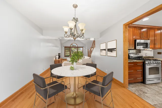 $3,200 | 104 South Knollwood Drive, Schaumburg, IL 60193