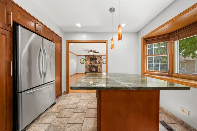 $3,200 | 104 South Knollwood Drive, Schaumburg, IL 60193