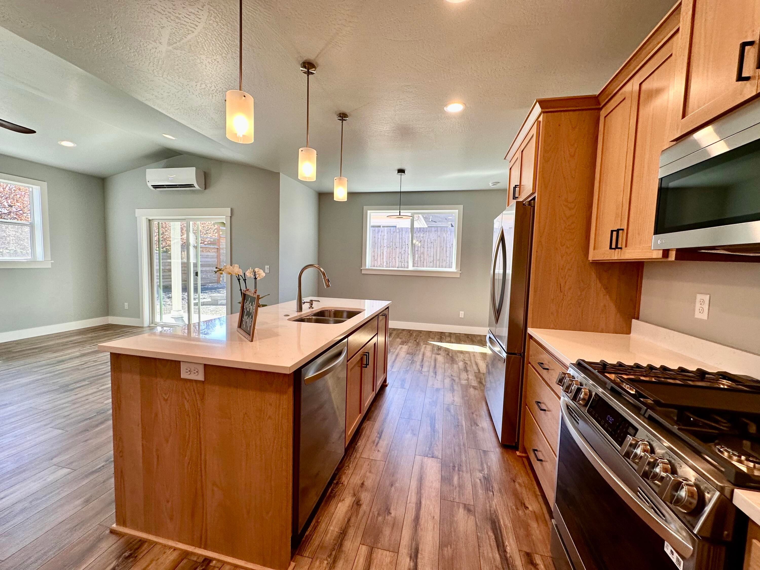 324 Randy Street Ashland, OR 97520 - Photo 8 of 35 Kitchen