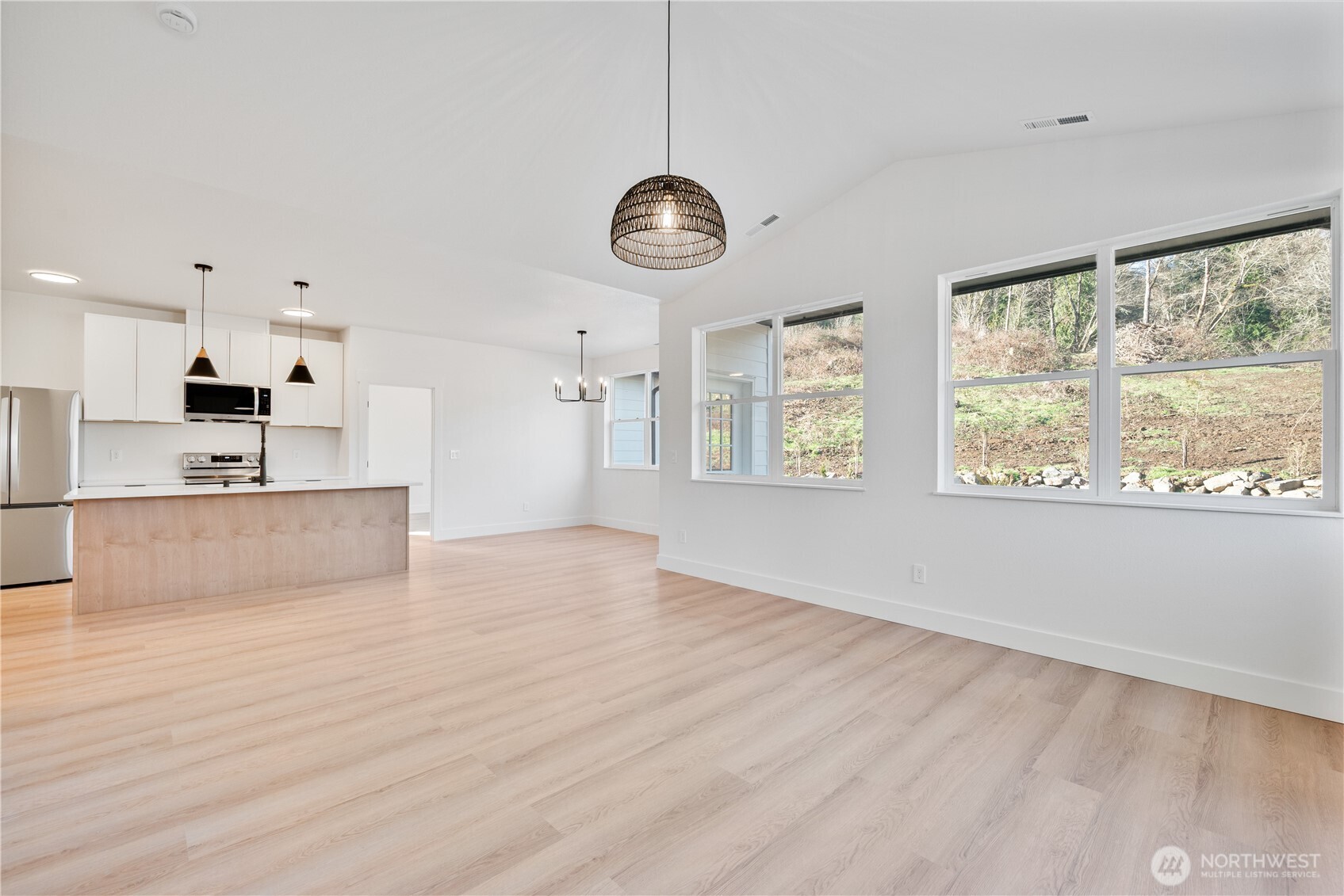 176 Wake Robin Lane Longview, WA 98632 - Photo 4 of 37