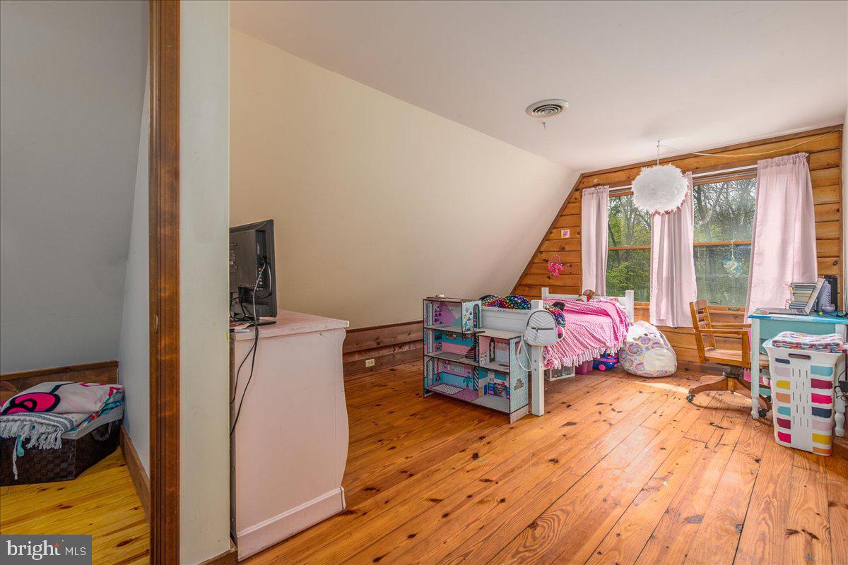 271 Comstock Drive Shepherdstown, WV 25443 - Photo 28 of 76 Bedroom 3