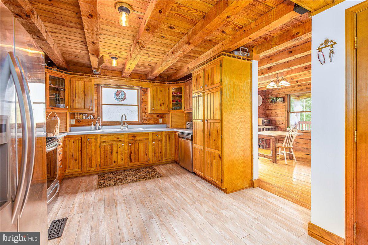 271 Comstock Drive Shepherdstown, WV 25443 - Photo 8 of 76 Kitchen