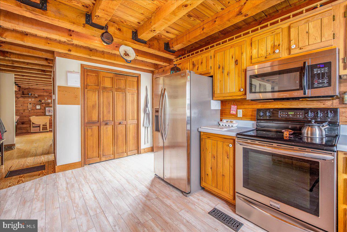 271 Comstock Drive Shepherdstown, WV 25443 - Photo 10 of 76 Kitchen