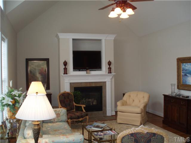 399 Dogeye Road Benson, NC 27504 - Photo 3 of 17 Den/Family/Great Room