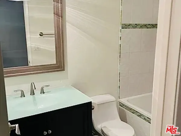 $6,595 | 36 Breeze Avenue, Unit 4, Venice, CA 90291