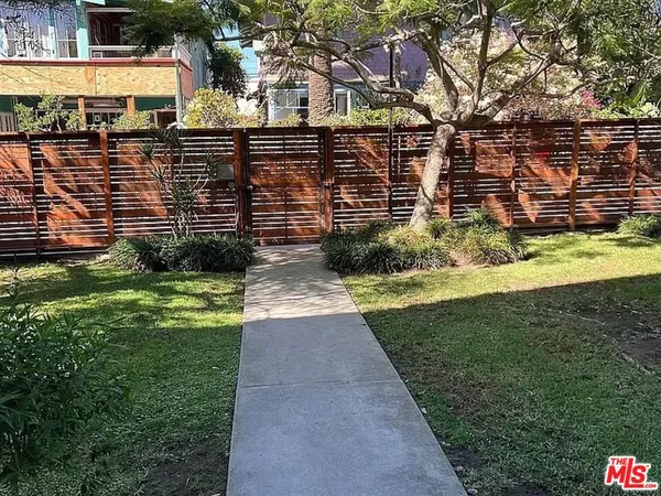 $6,595 | 36 Breeze Avenue, Unit 4, Venice, CA 90291