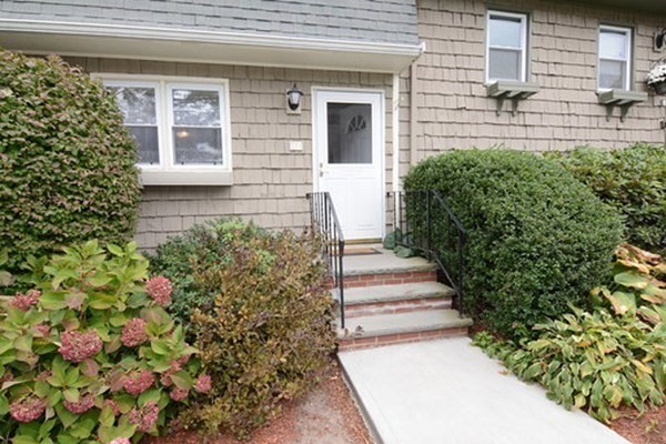 17 Hawser Lane, Unit 17 Swampscott, MA 01907 - Photo 2 of 41