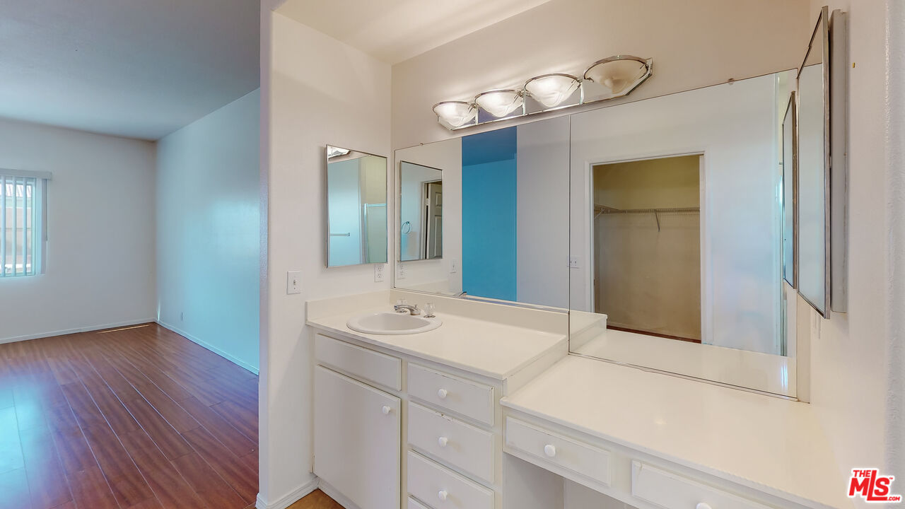 68606 La Medera Road Cathedral City, CA 92234 - Photo 16 of 33 a bathroom with a sink and a mirror