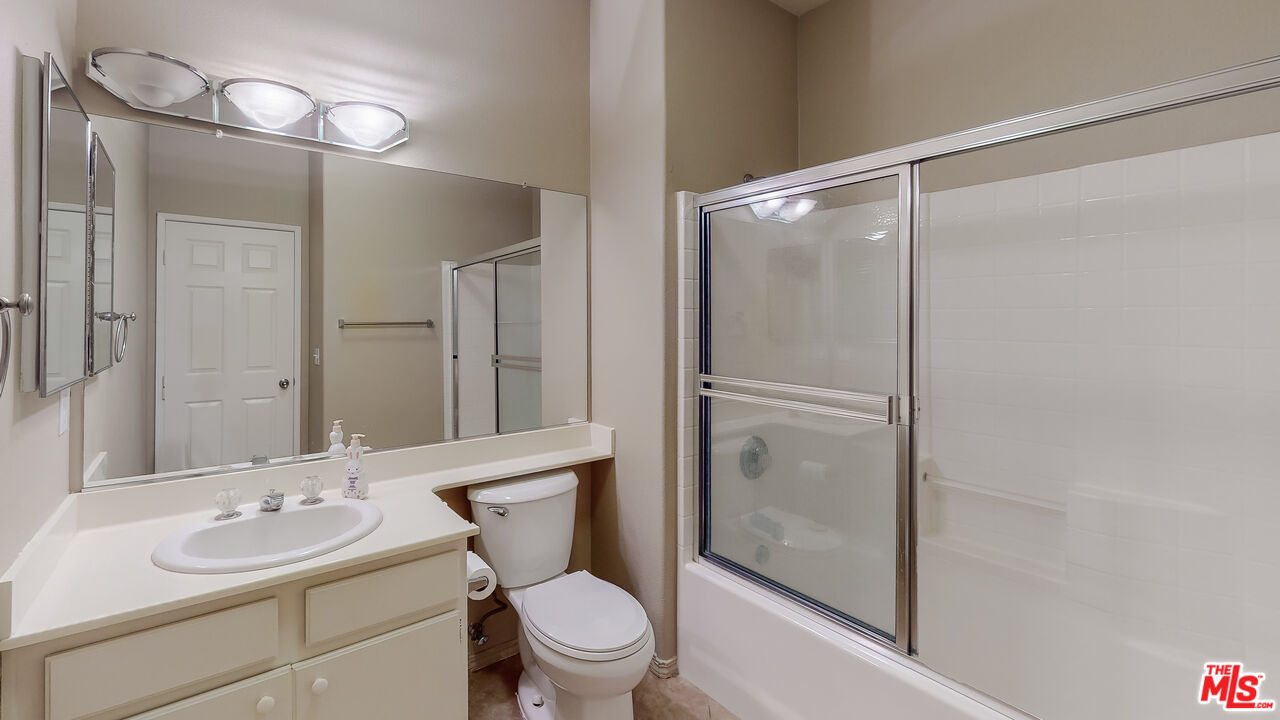 68606 La Medera Road Cathedral City, CA 92234 - Photo 21 of 33 a bathroom with a toilet a sink and mirror