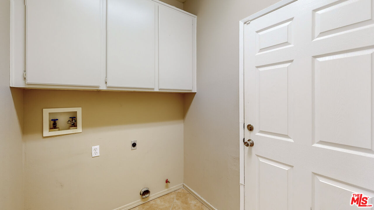 68606 La Medera Road Cathedral City, CA 92234 - Photo 26 of 33 a view of walk in closet