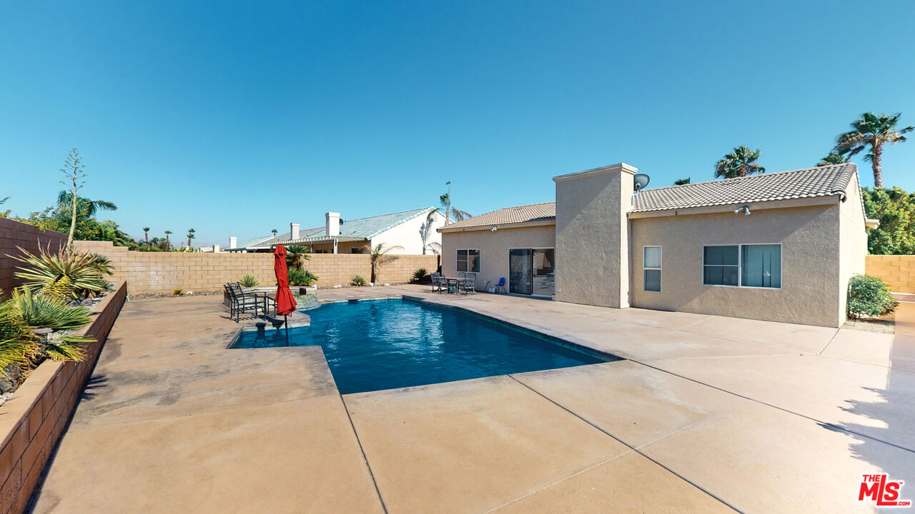 68606 La Medera Road Cathedral City, CA 92234 - Photo 31 of 33 swimming pool view with seating space