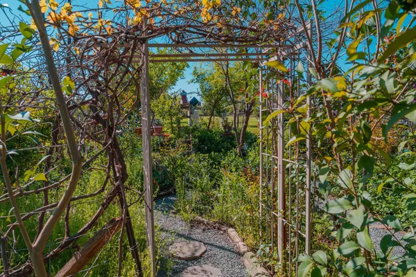 $530,000 | 915 South Strathmore Avenue, Unit N, Lindsay, CA 93247