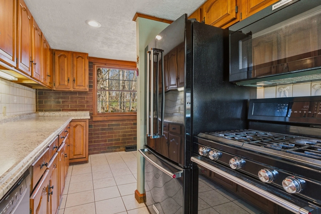 2 North Street Merrimac, MA 01860 - Photo 9 of 42