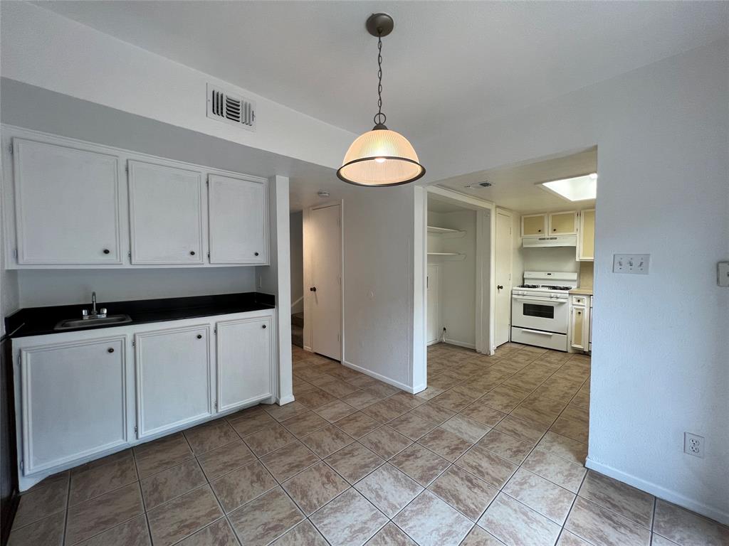 1908 Camden Court, Unit 3 Denton, TX 76205 - Photo 5 of 17