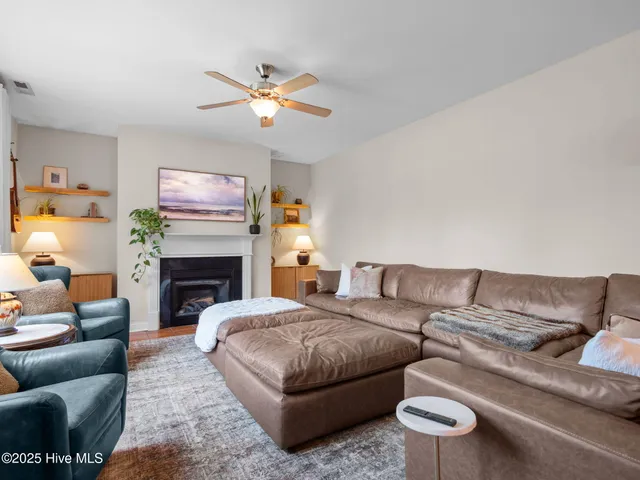 $665,000 | 111 Creek End Court, Swansboro, NC 28584