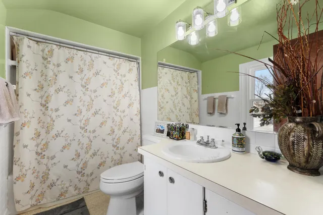 $235,000 | 308 1st Street Northeast, Hayfield, MN 55940