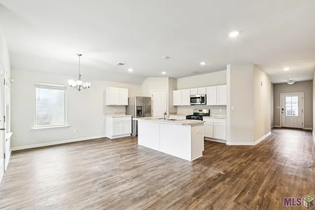 $205,900 | 28473 Evangeline Lane, Albany, LA 70711