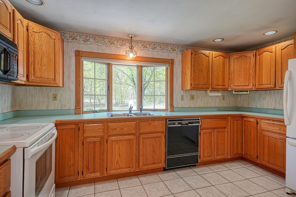 38 Turner Road Holliston, MA 01746 - Photo 8 of 26 Gallery Image 8