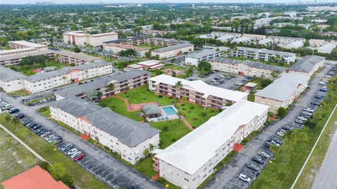 $112,000 | 5300 Washington Street, Unit O224, Hollywood, FL 33021