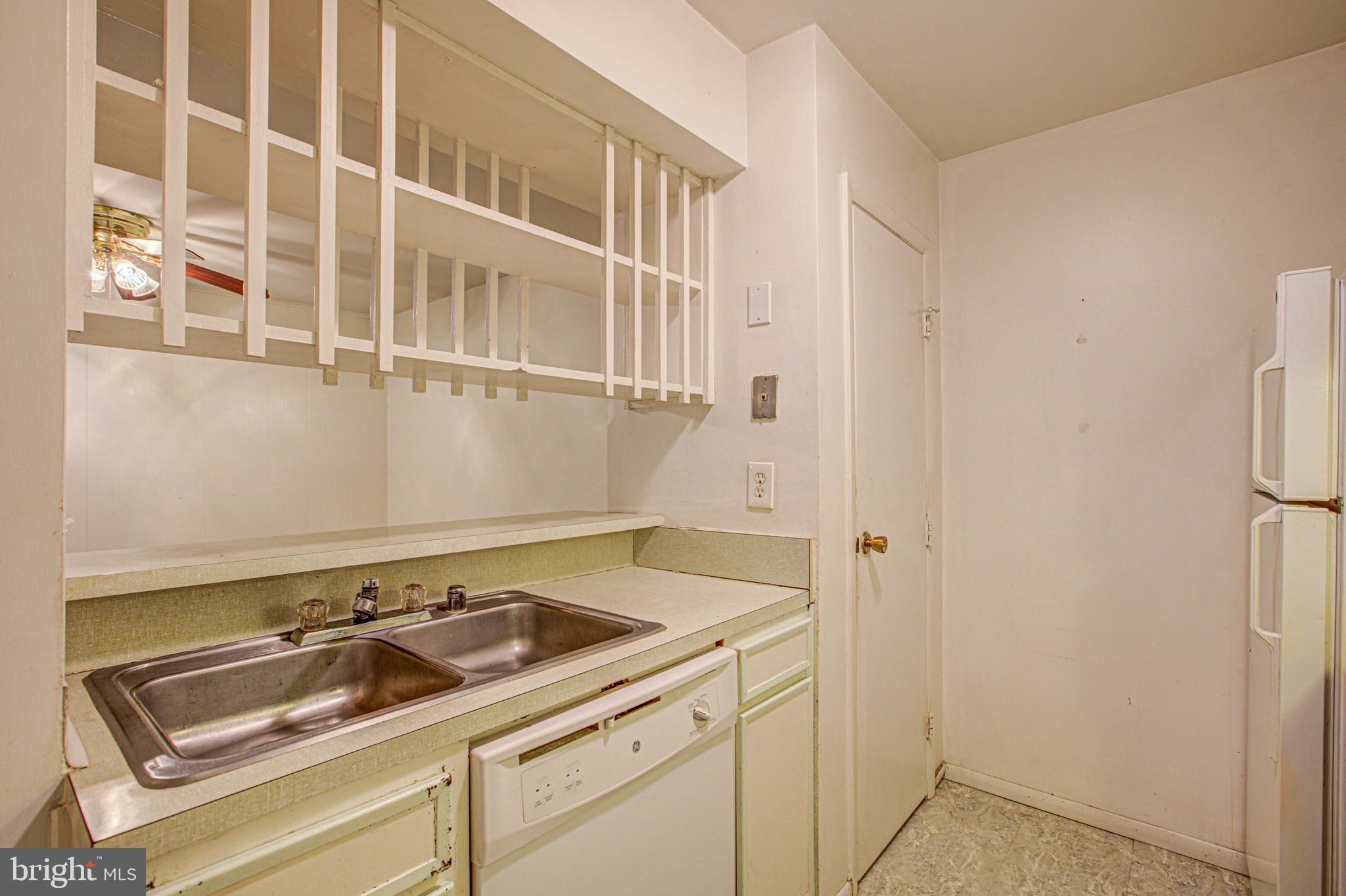 5816 Royal Ridge Drive, Unit K Springfield, VA 22152 - Photo 8 of 32