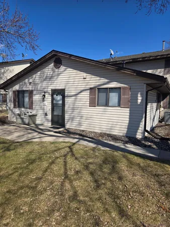 $1,395 | 6662 84th Court North, Brooklyn Park, MN 55445