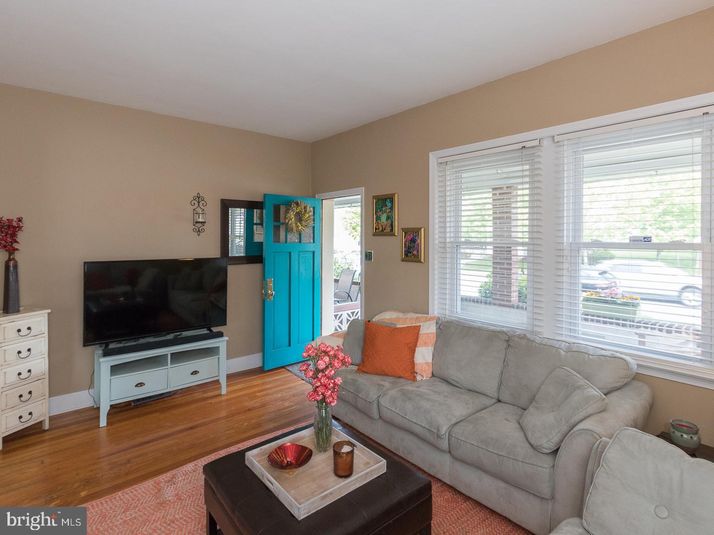 46 Berkley Road Devon, PA 19333 - Photo 5 of 24 Living Room